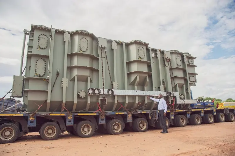 High voltage power transformer